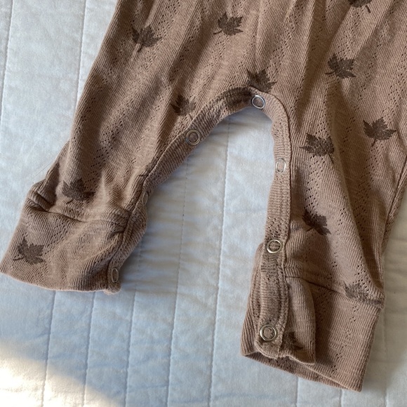 Kate Quinn maple leaf onesie - Picture 3 of 4